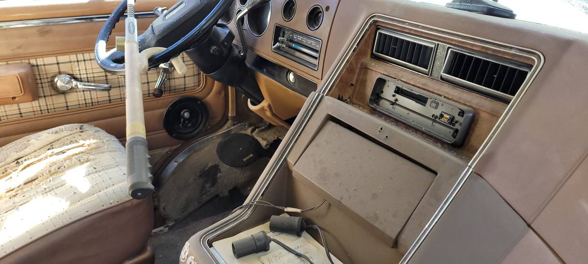 Chevy-bonanza-1979-brown-7