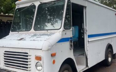 Chevy-box-truck-diesel-1990-white-2
