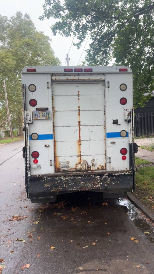 Chevy-box-truck-diesel-1990-white-3