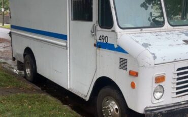 Chevy-box-truck-diesel-1990-white