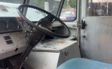 Chevy-box-truck-diesel-1990-white-5