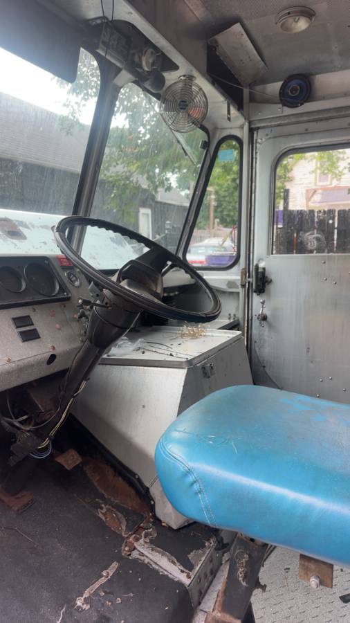 Chevy-box-truck-diesel-1990-white-5