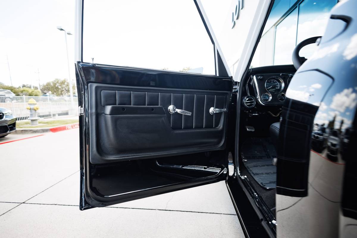 Chevy-c10-1967-black-4
