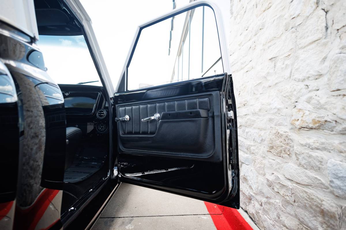 Chevy-c10-1967-black-6