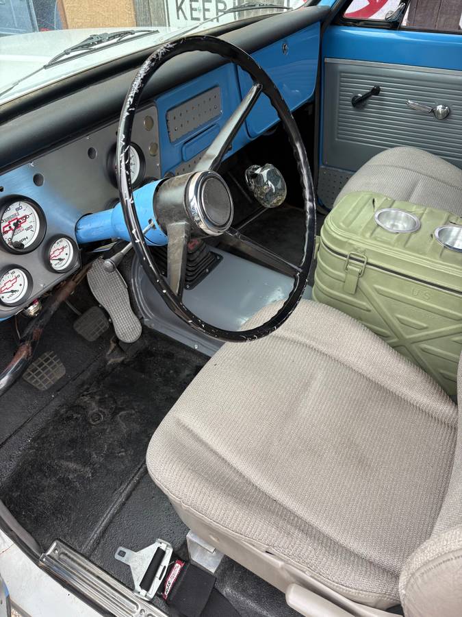 Chevy-c10-1968-white-3