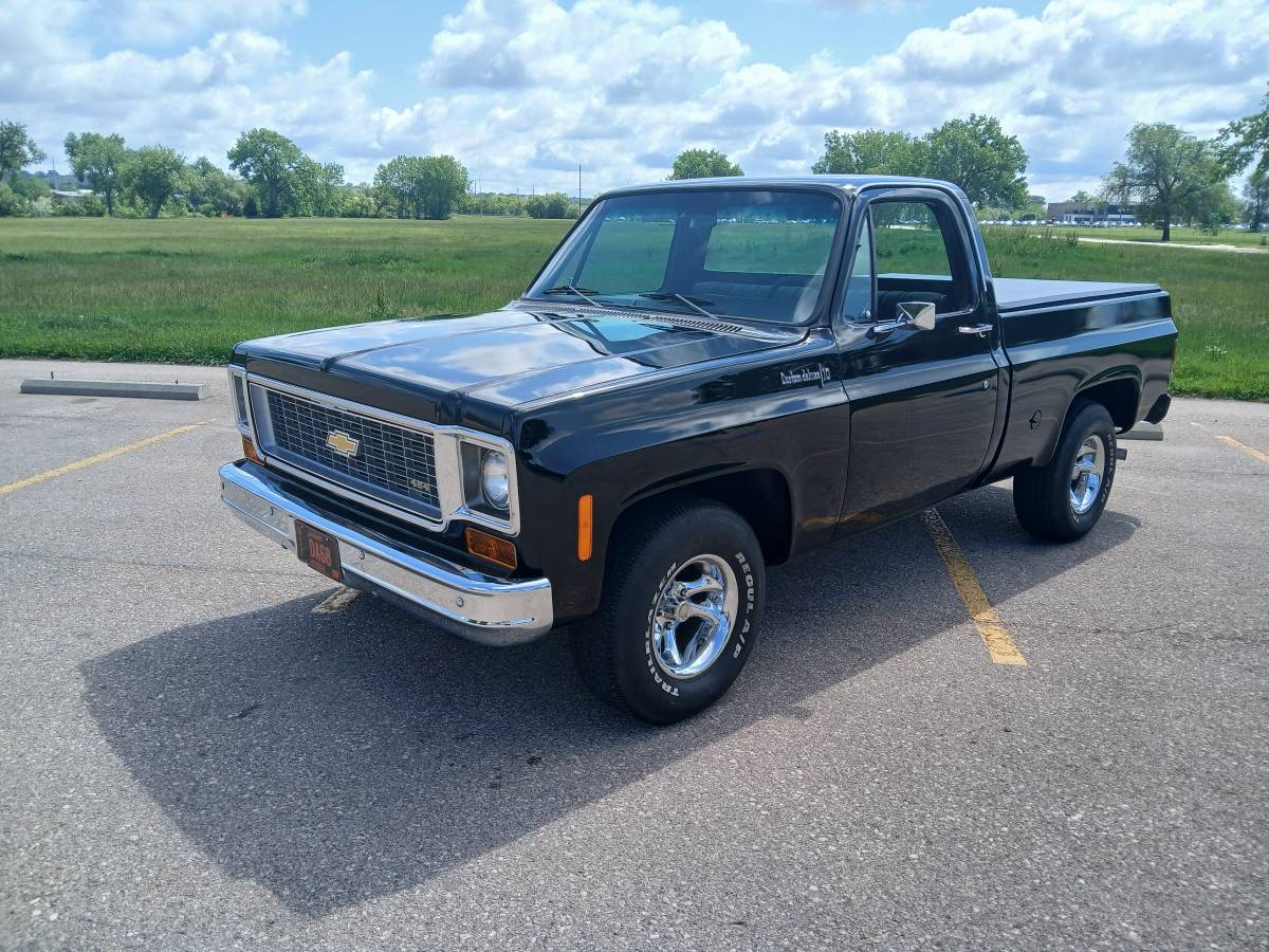 Chevy-c10-1974-black-1