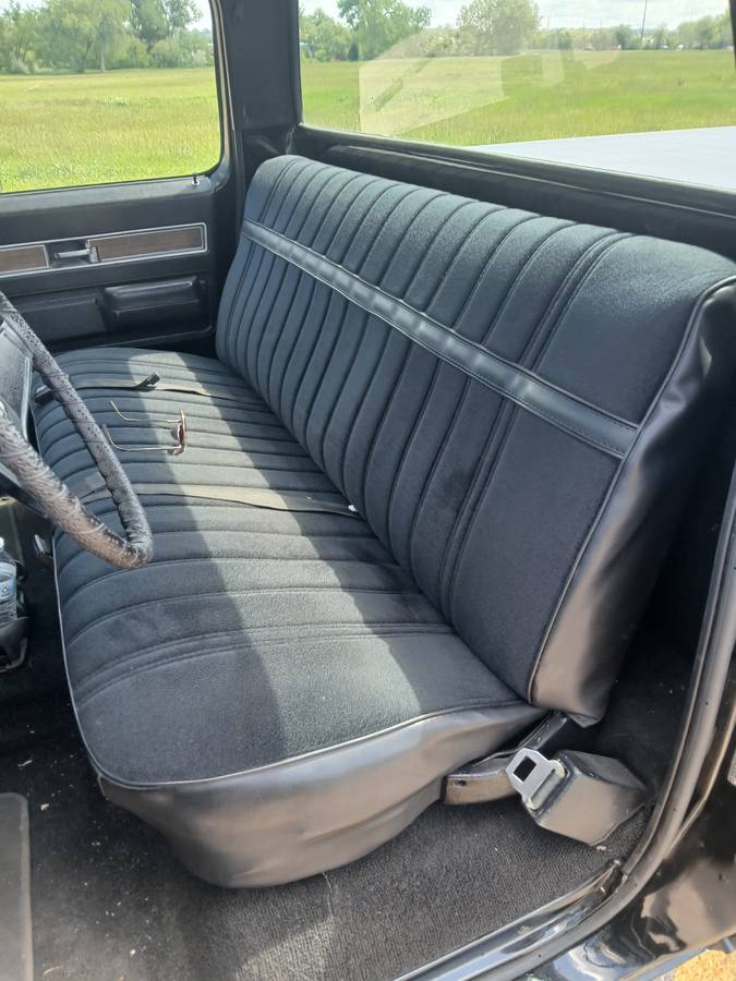 Chevy-c10-1974-black-3