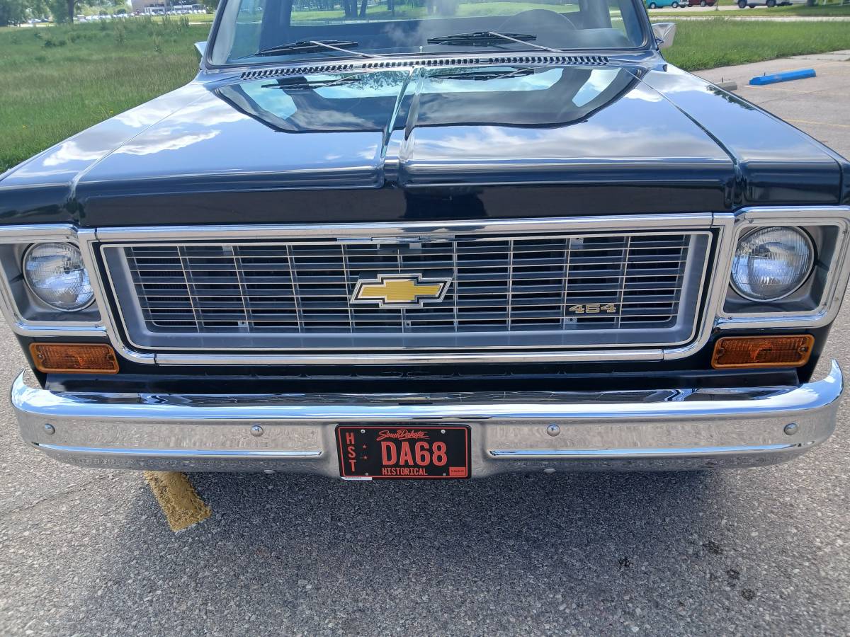 Chevy-c10-1974-black-4