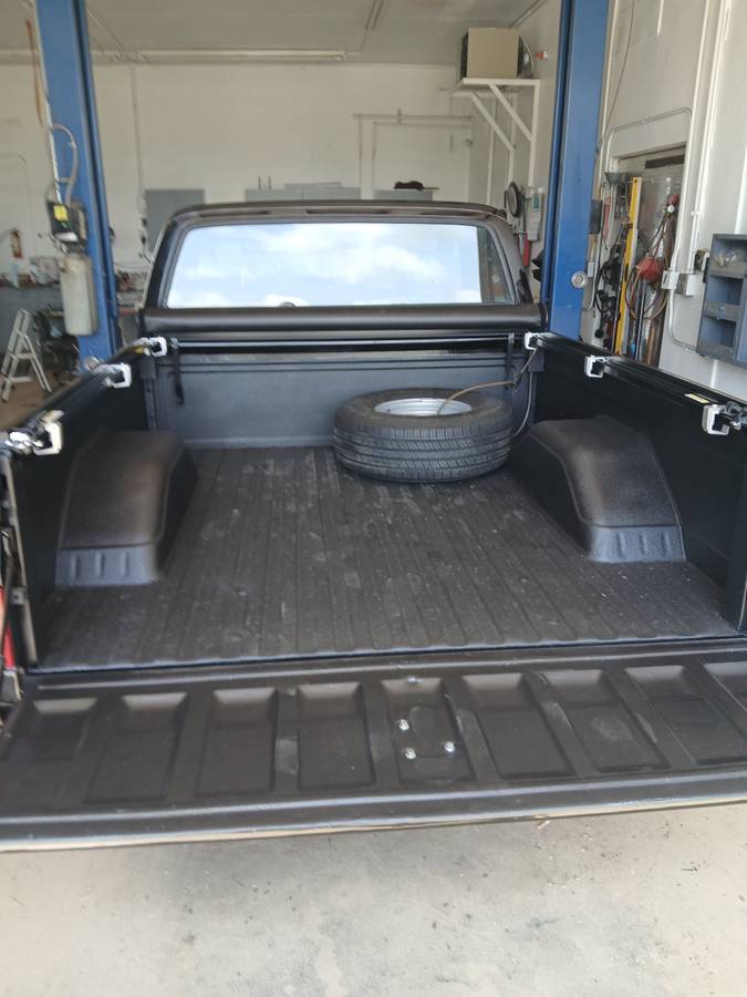 Chevy-c10-1974-black-5
