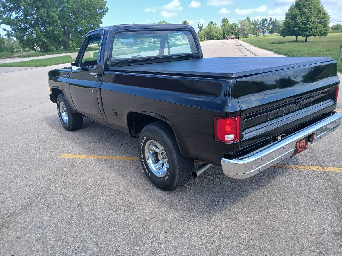 Chevy-c10-1974-black-7