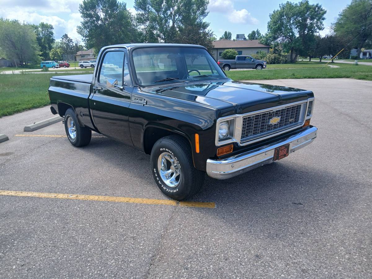 Chevy-c10-1974-black