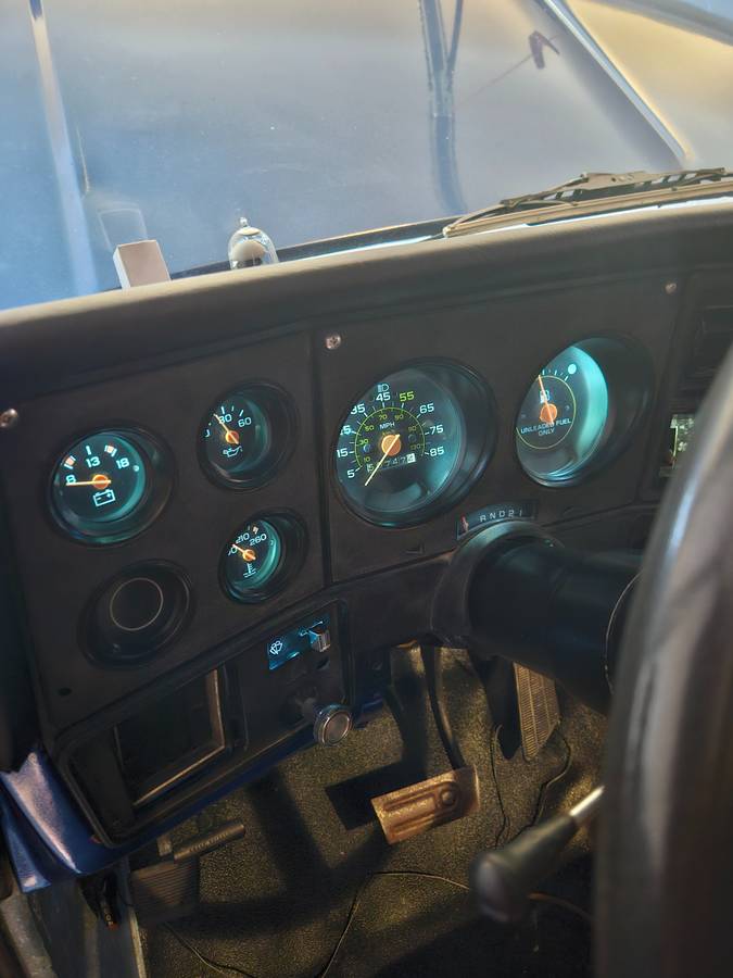 Chevy-c10-1981-blue-10