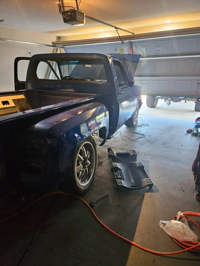 Chevy-c10-1981-blue-11