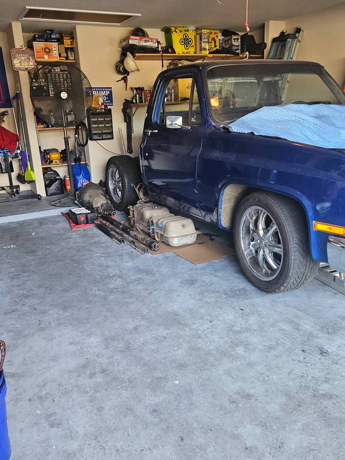Chevy-c10-1981-blue-9