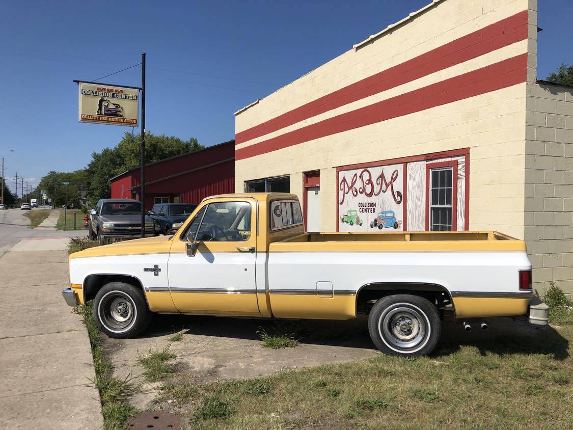 Chevy-c10-1984-yellow-15