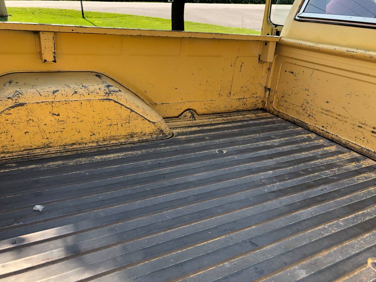 Chevy-c10-1984-yellow-16