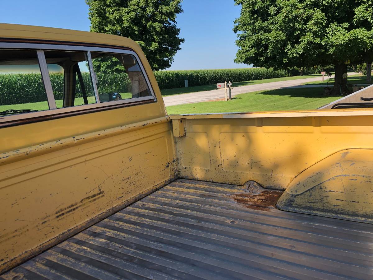 Chevy-c10-1984-yellow-17