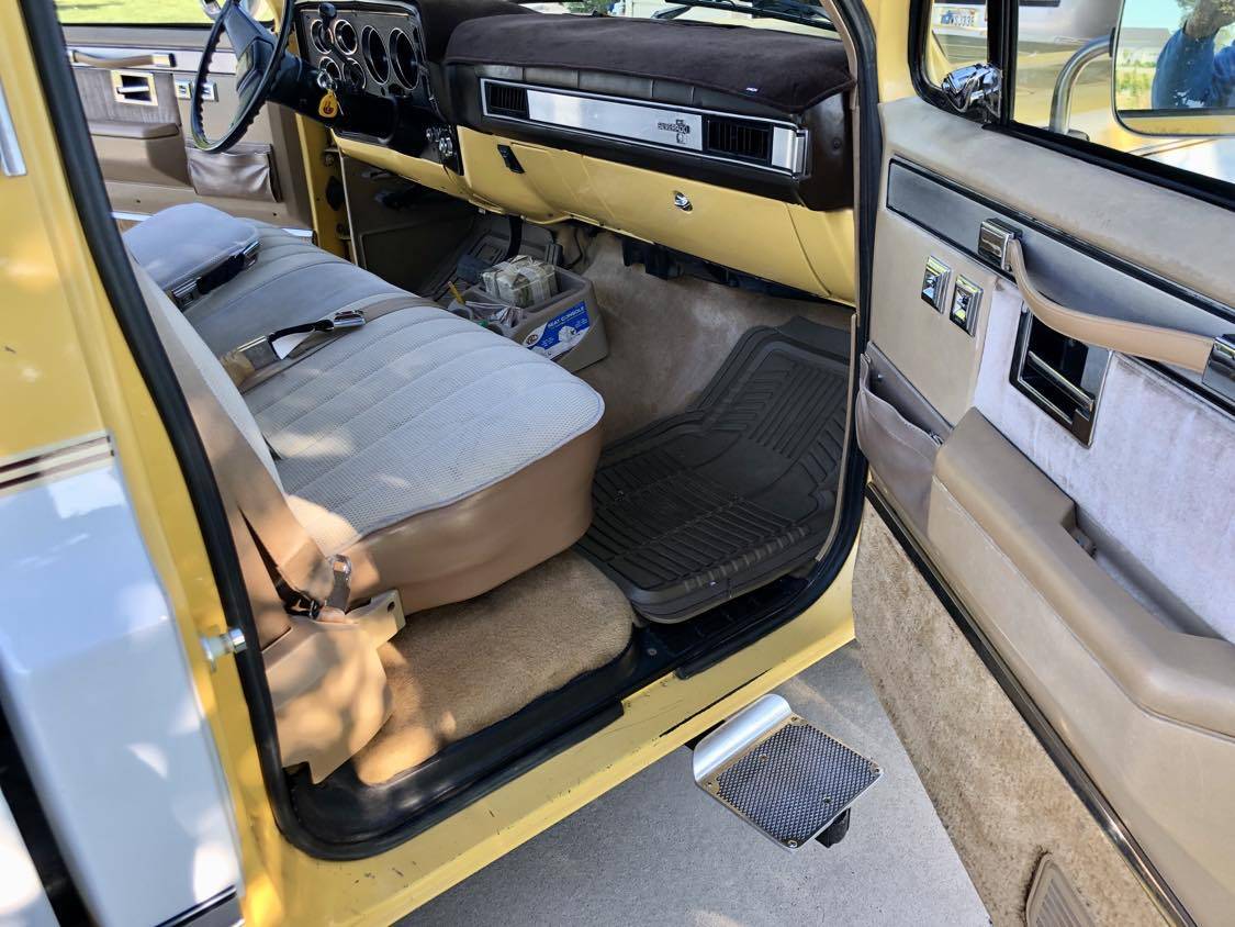 Chevy-c10-1984-yellow-20