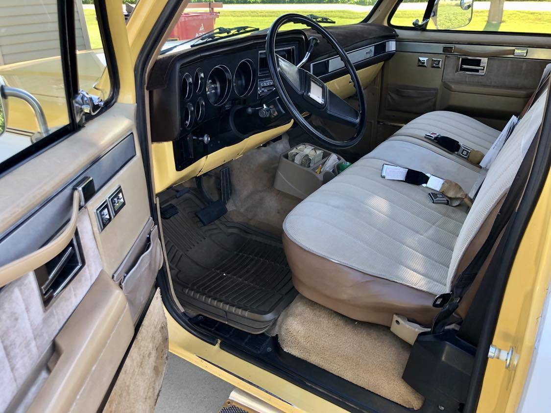 Chevy-c10-1984-yellow-22