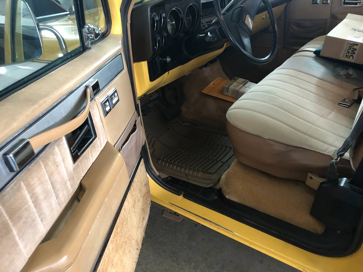 Chevy-c10-1984-yellow-8