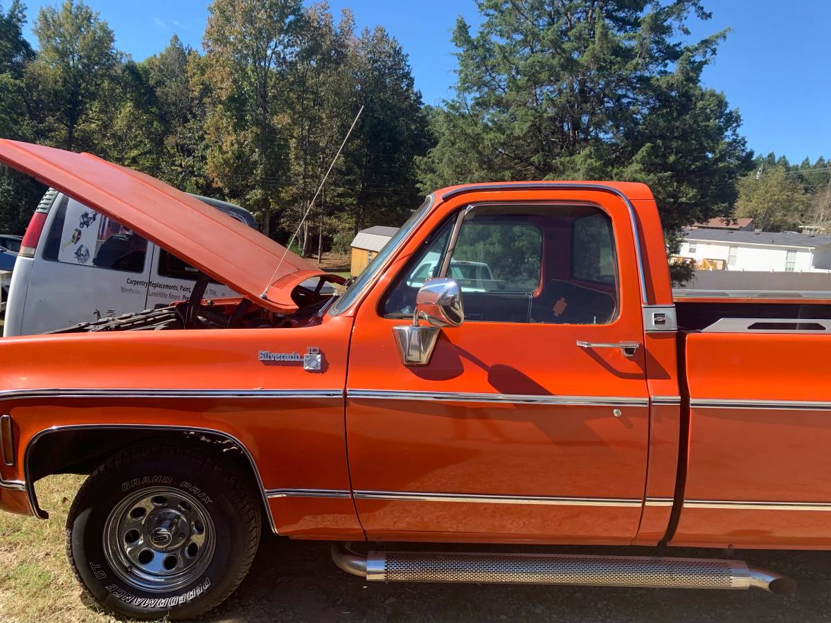 Chevy-c10-truck-1975-orange-1