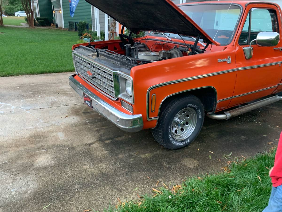 Chevy-c10-truck-1975-orange-2