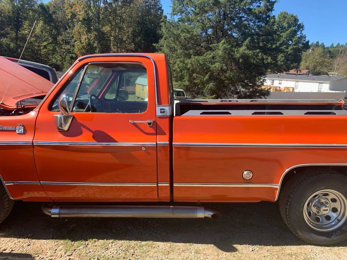 Chevy-c10-truck-1975-orange-3