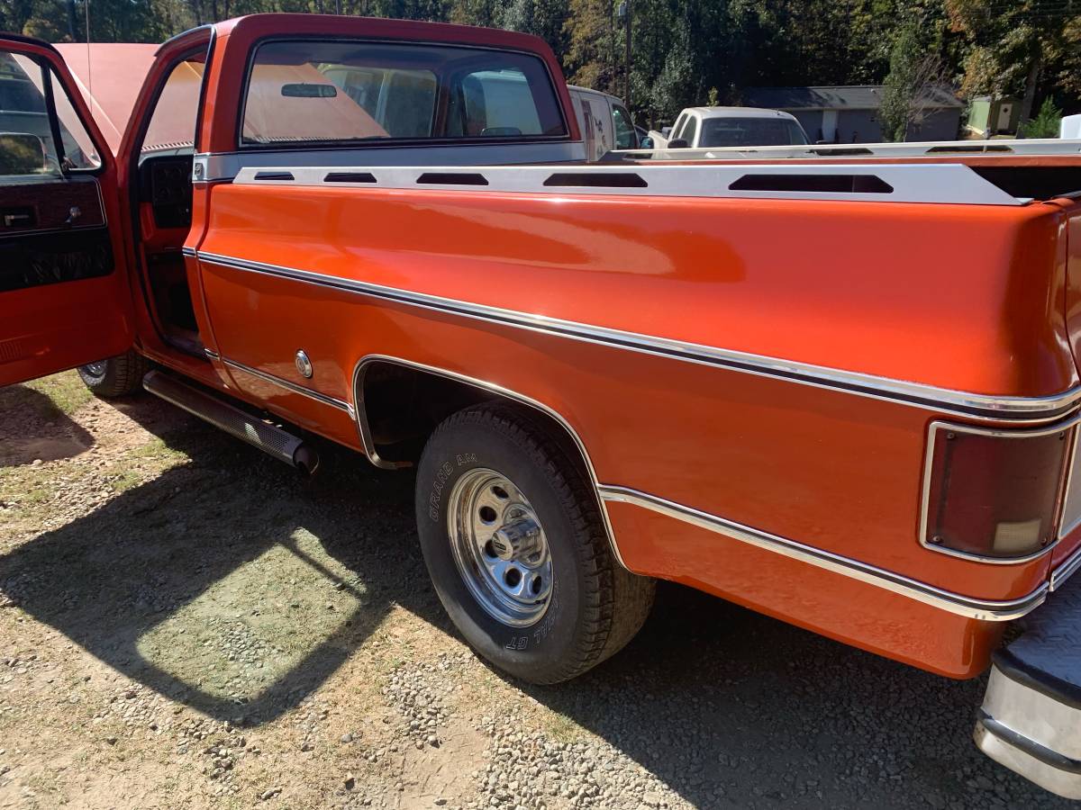 Chevy-c10-truck-1975-orange-4