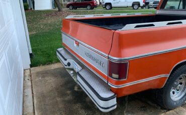 Chevy-c10-truck-1975-orange-5