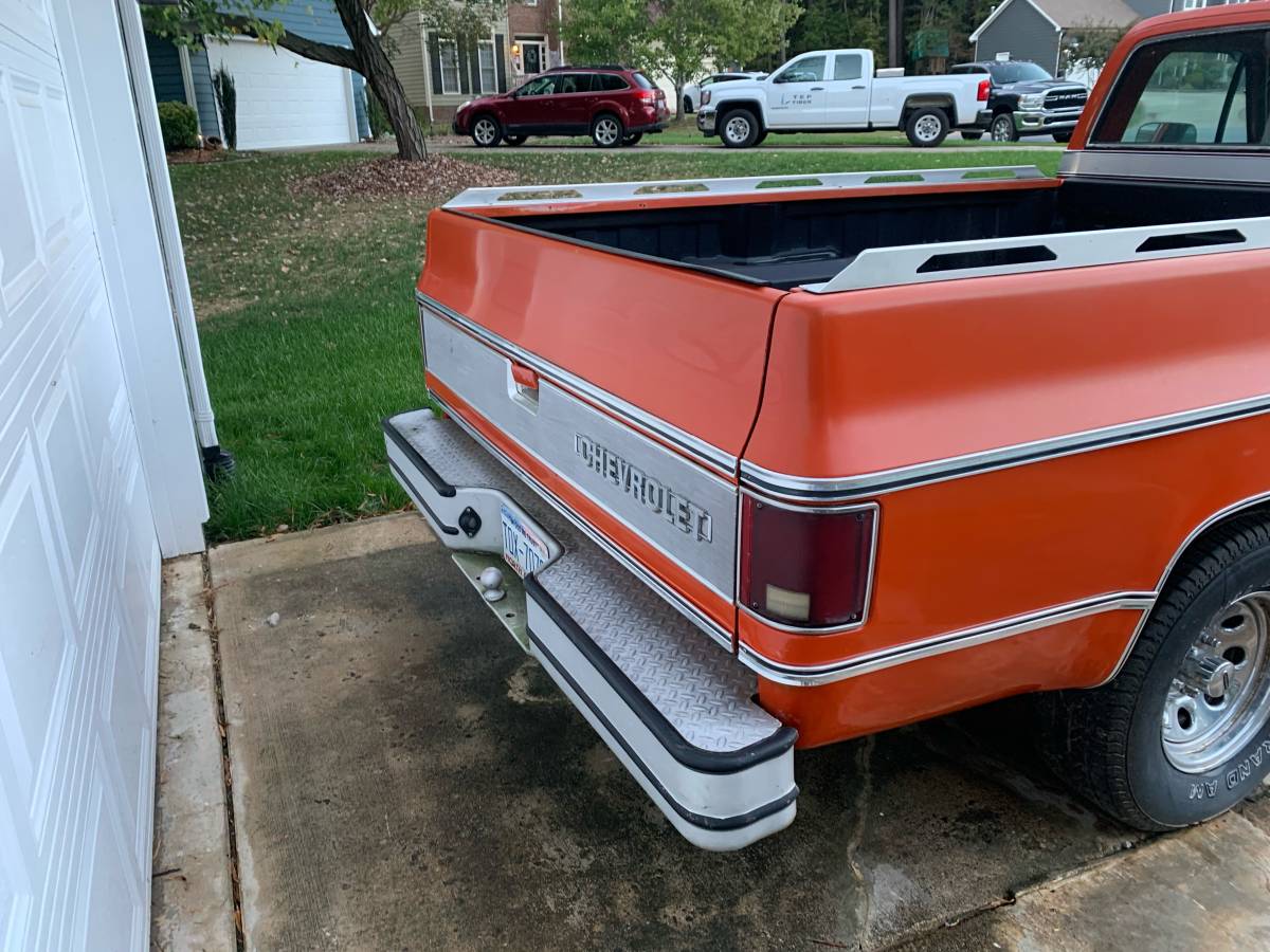 Chevy-c10-truck-1975-orange-5