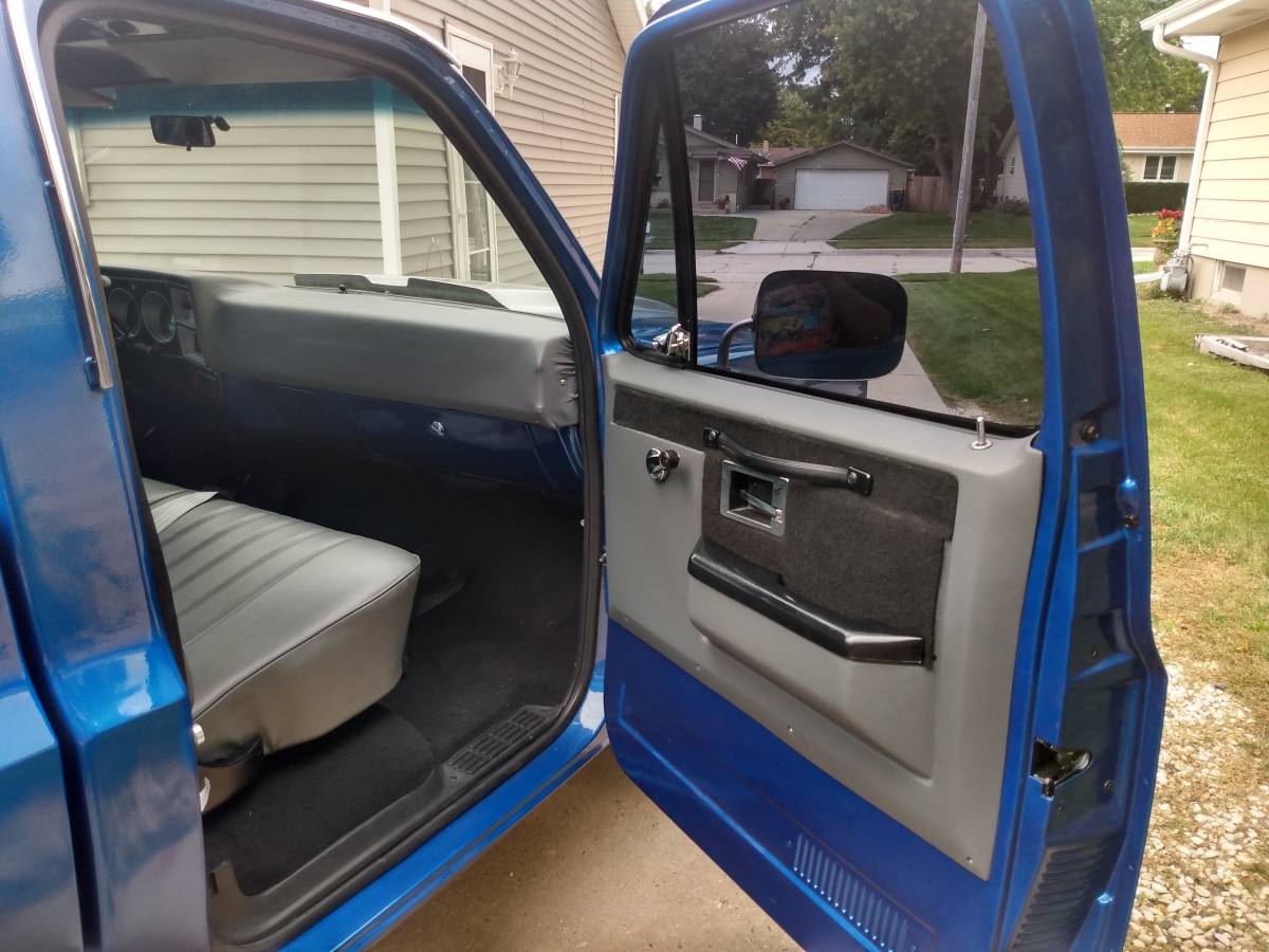 Chevy-c10-truck-1986-blue-7