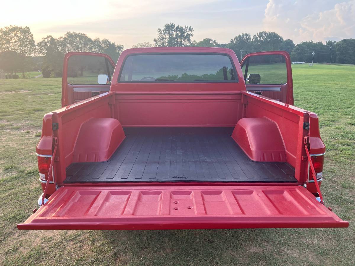 Chevy-c10-truck-1987-red-21