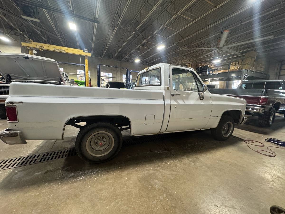 Chevy-c10-truck-1987-white-3