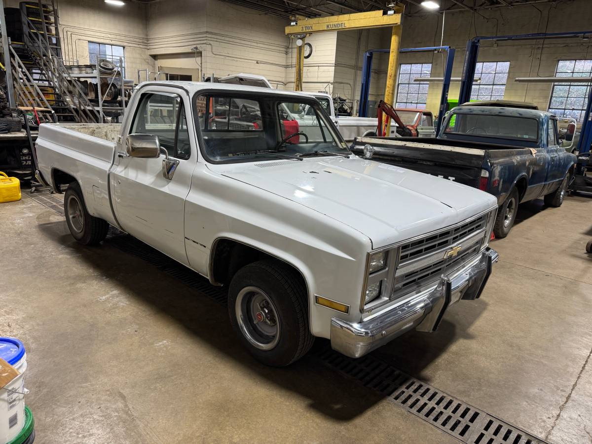 Chevy-c10-truck-1987-white-5