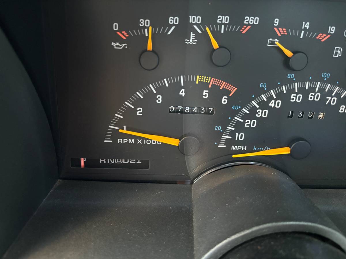 Chevy-c1500-1990-custom-8