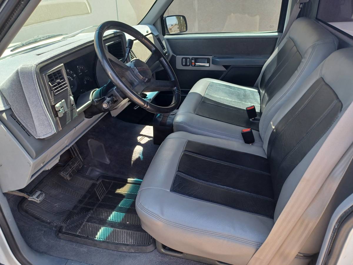 Chevy-c1500-1991-custom-1
