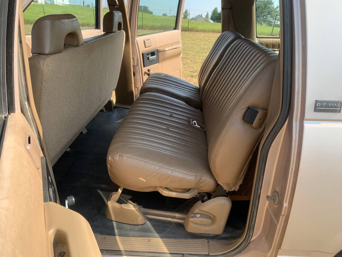 Chevy-c1500-suburban-1992-10
