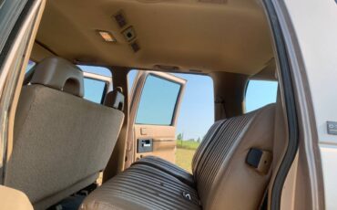 Chevy-c1500-suburban-1992-11