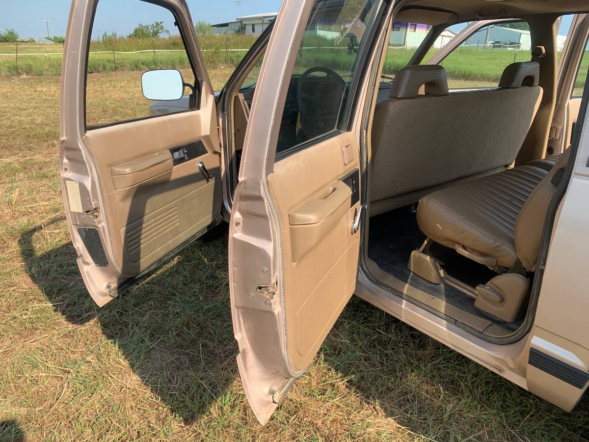 Chevy-c1500-suburban-1992-13