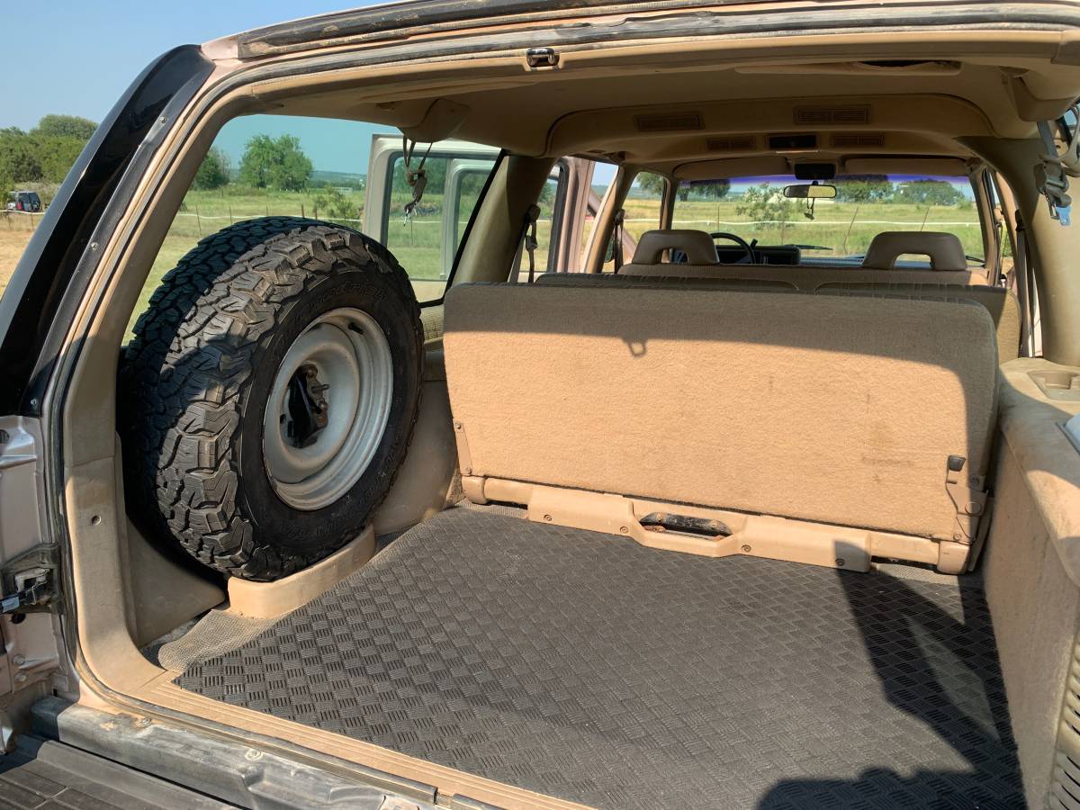 Chevy-c1500-suburban-1992-14