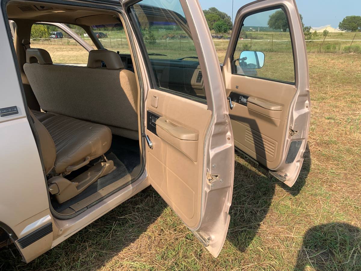 Chevy-c1500-suburban-1992-17