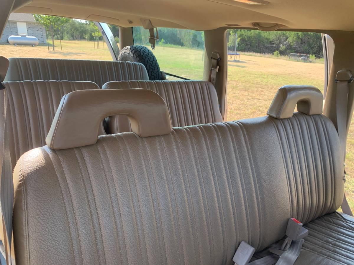 Chevy-c1500-suburban-1992-20