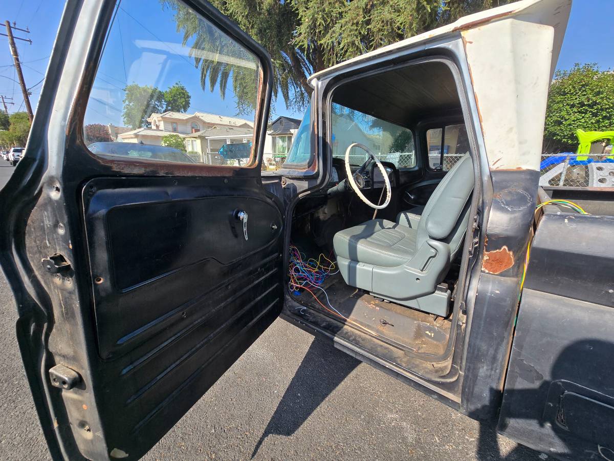 Chevy-c20-1962-black-7