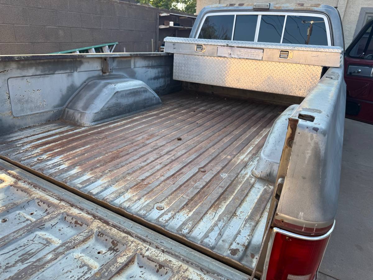 Chevy-c20-1978-grey-15
