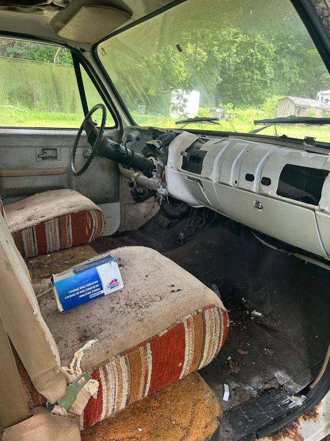 Chevy-c20-diesel-1983-13