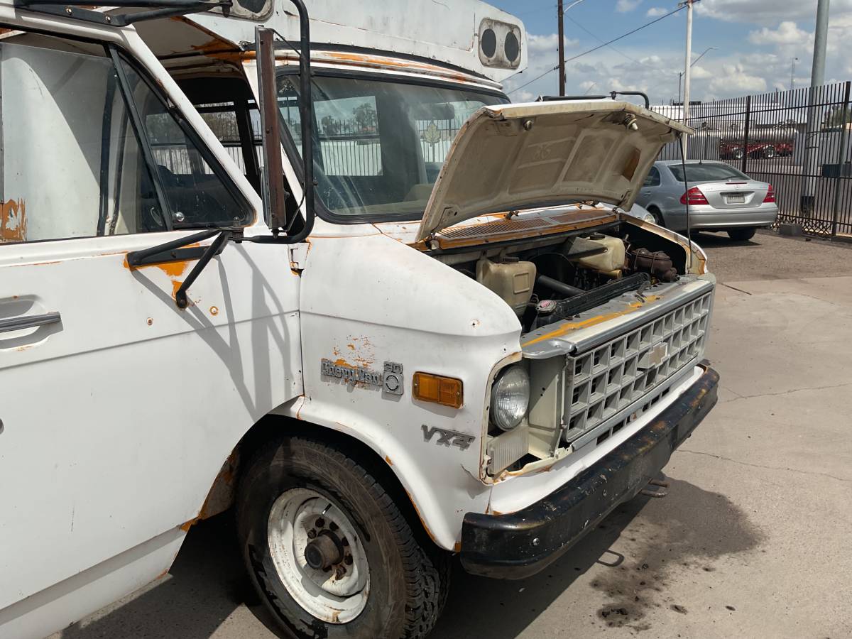 Chevy-c30-1980-yellow-3