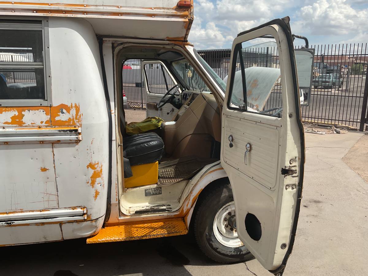 Chevy-c30-1980-yellow-4
