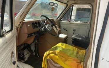 Chevy-c30-1980-yellow-8
