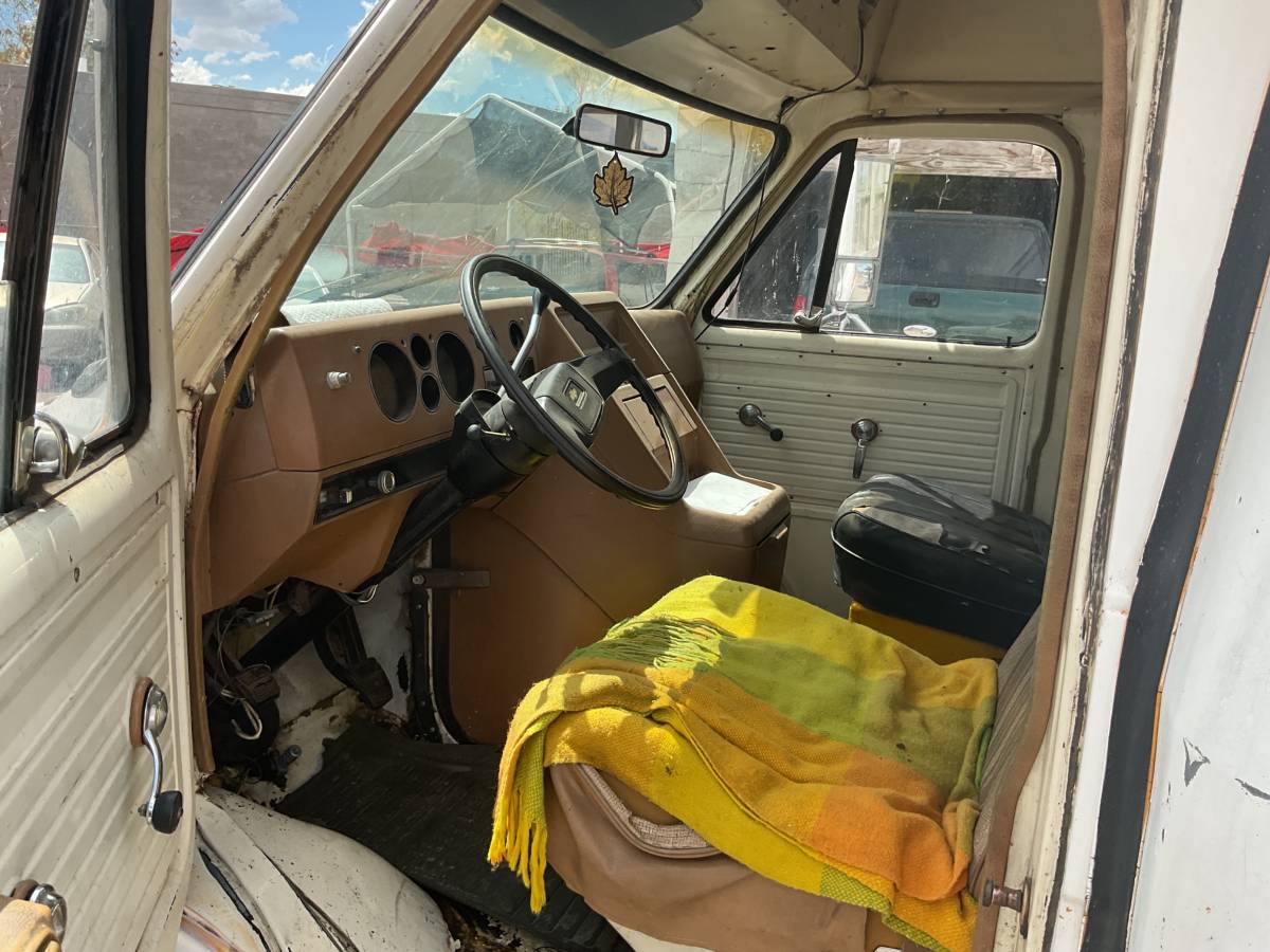 Chevy-c30-1980-yellow-8