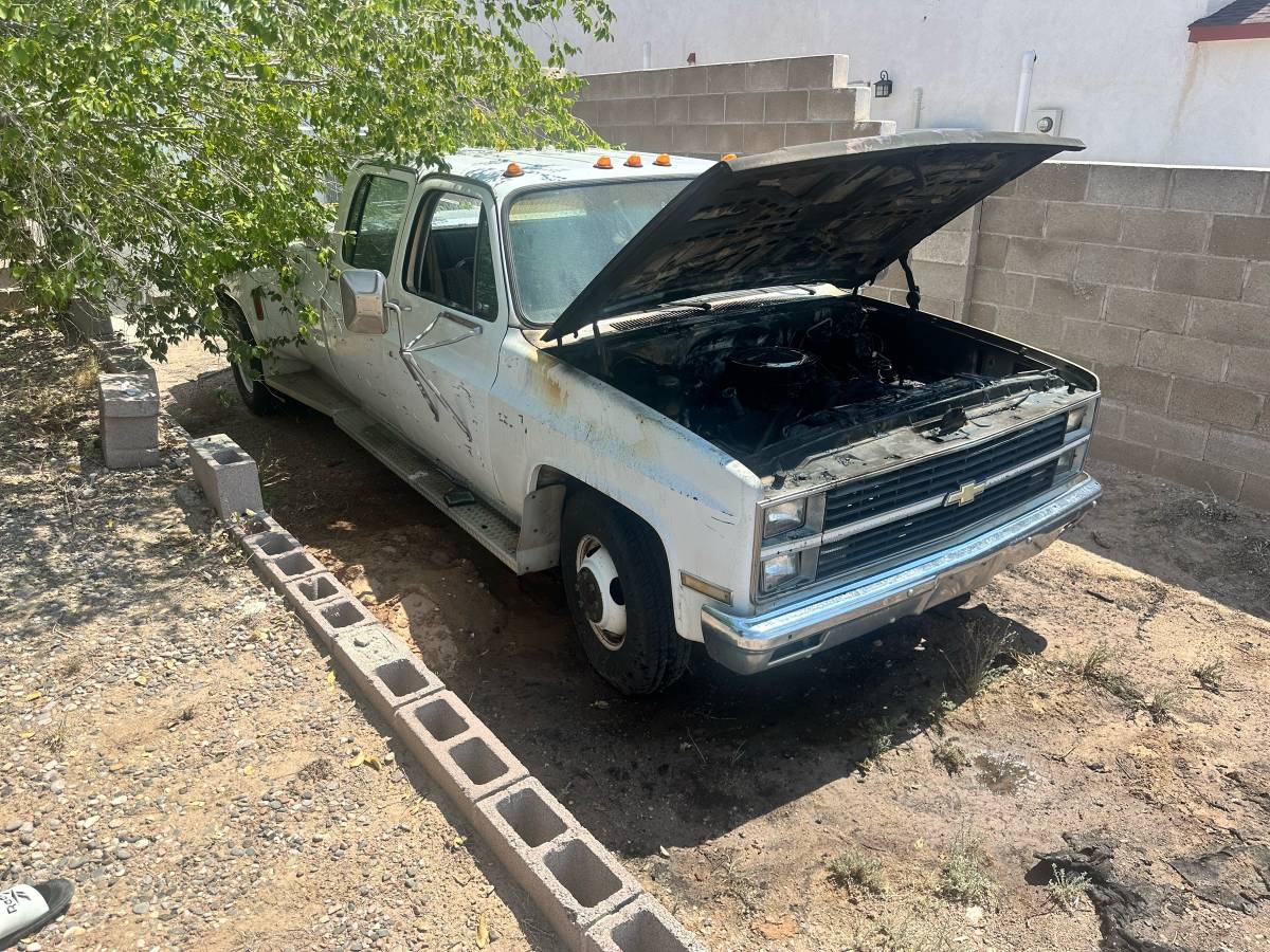 Chevy-c30-1984-white-1